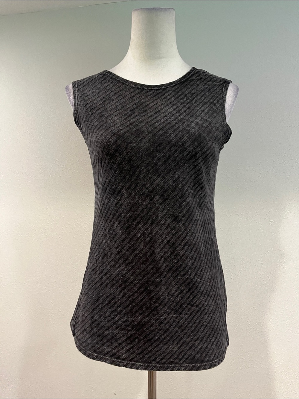 Sleeveless Ribbed Tank Top - Charcoal Gray